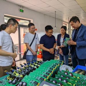 成都達晟科技有限公司鄒總一行來科電儀器參觀交流